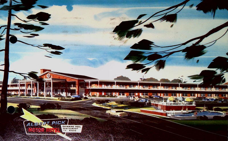 Albert Pick Motor Hotel - Postcard (newer photo)